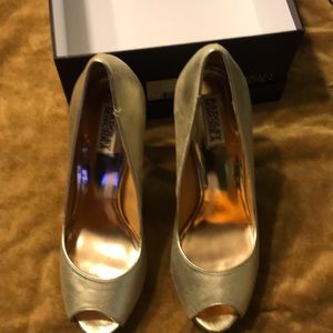 Gold metallic leather peep toe shoe